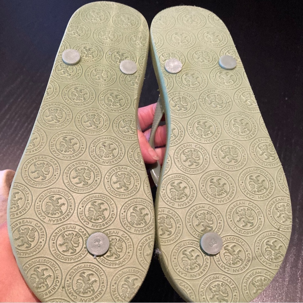 Caribbean cartel Olive Embossed Design mens Flip- Flops - Picture 3 of 4